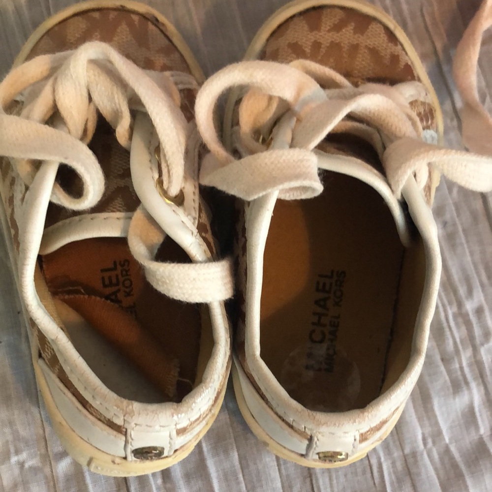 MICHAEL KORS girls toddler lace up sneakers size 5 tan signature logo - Picture 13 of 13